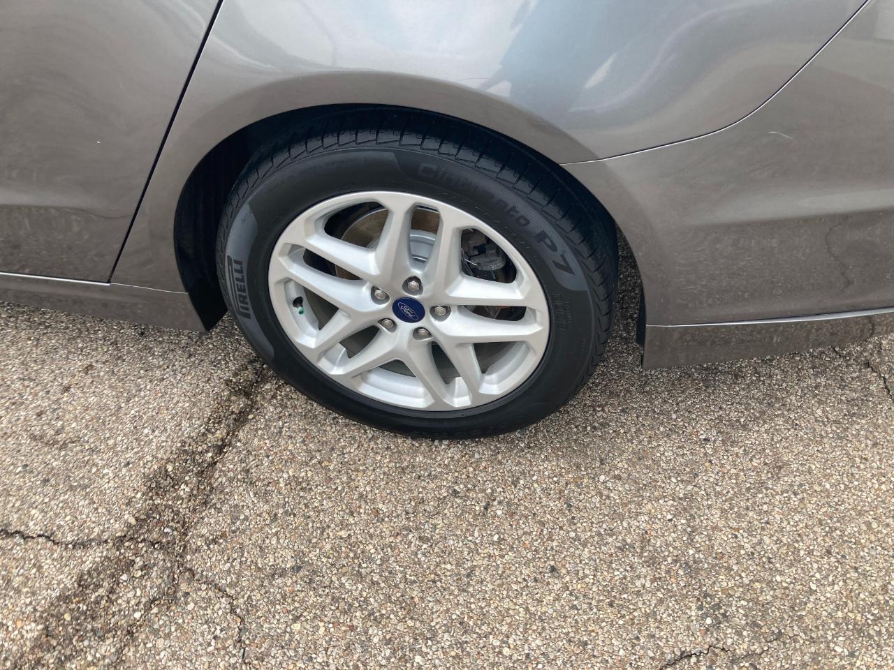 Ford Fusion photo 6