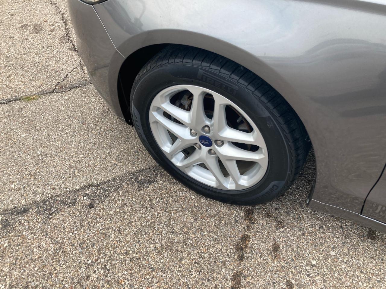 Ford Fusion photo 7