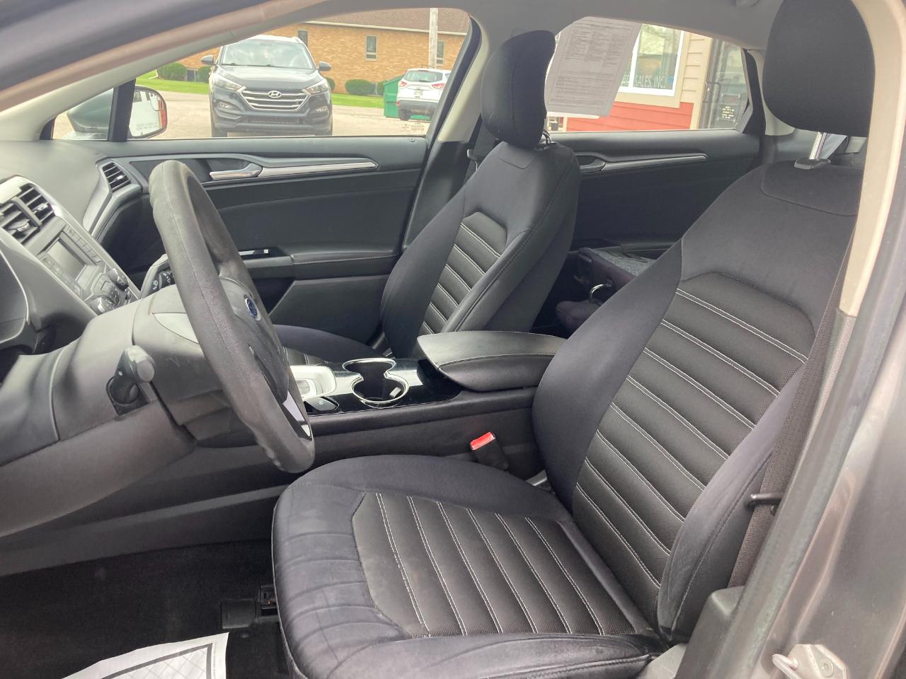 Ford Fusion photo 8