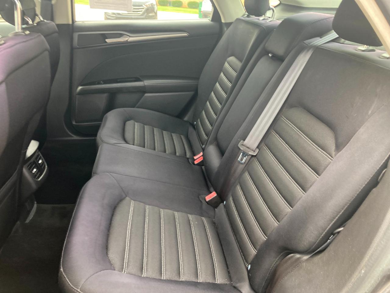 Ford Fusion photo 9