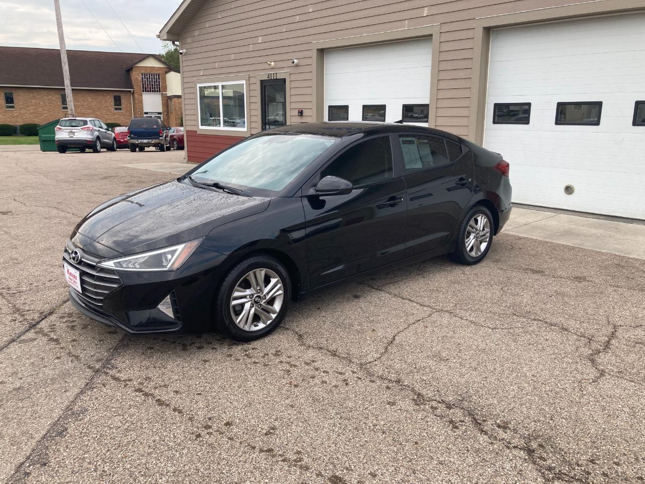 Hyundai Elantra photo 2