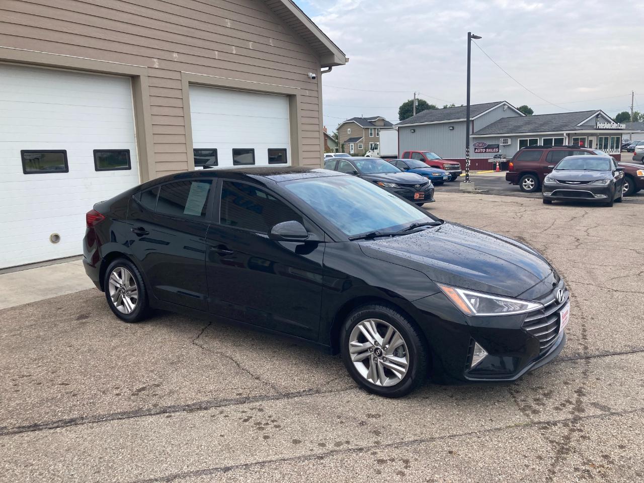 Hyundai Elantra photo 3