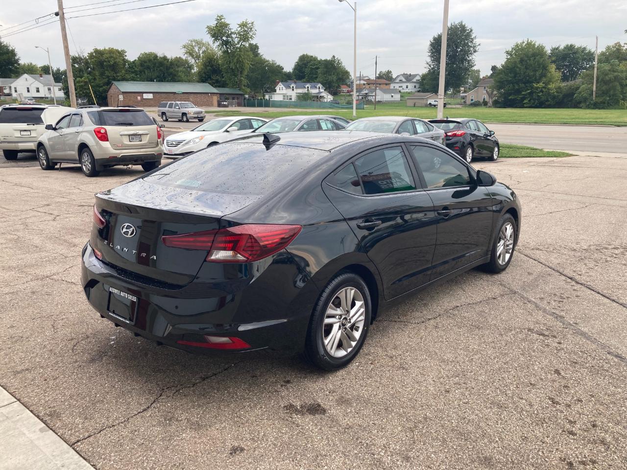 Hyundai Elantra photo 4