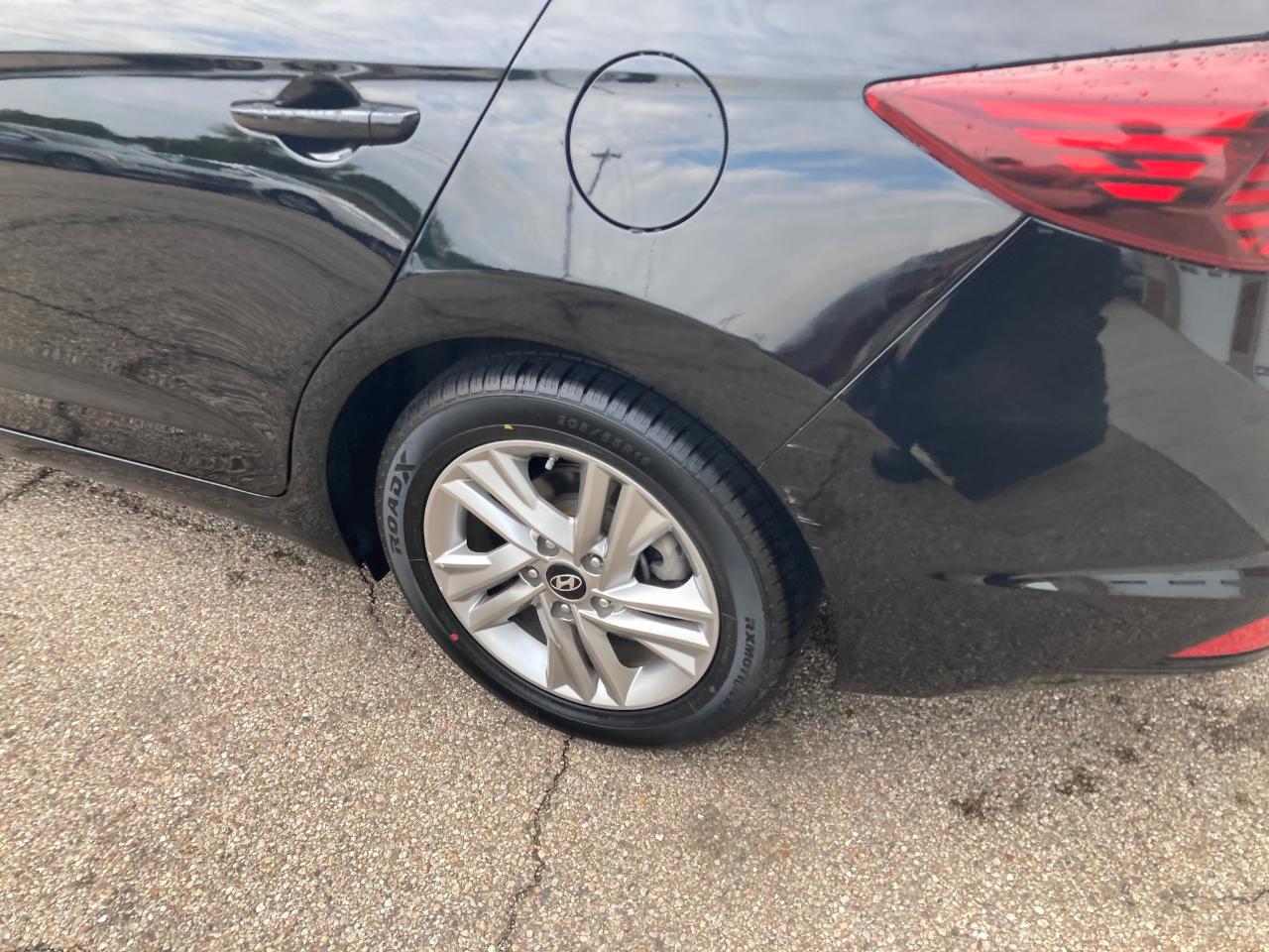 Hyundai Elantra photo 6