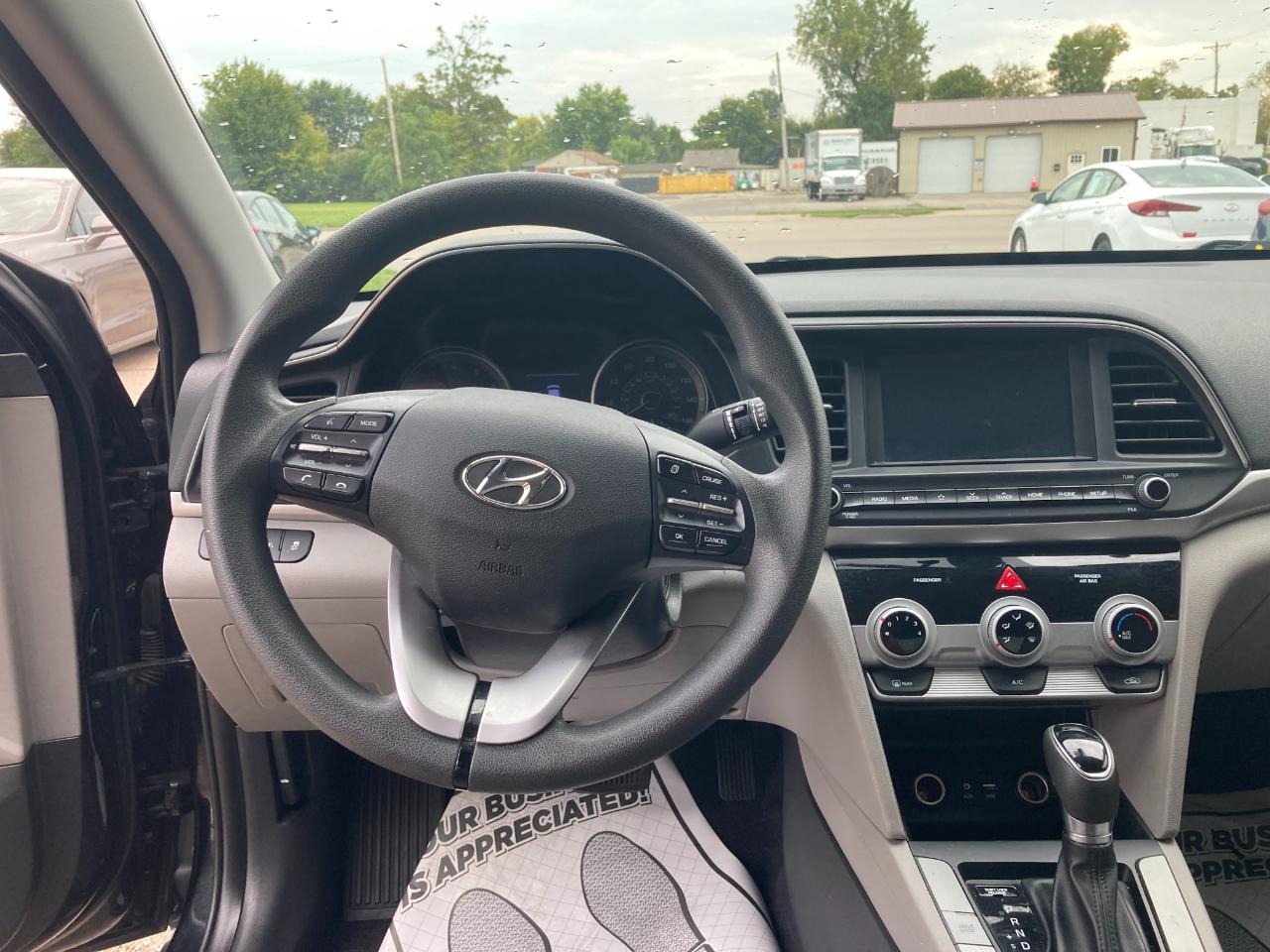 Hyundai Elantra photo 7