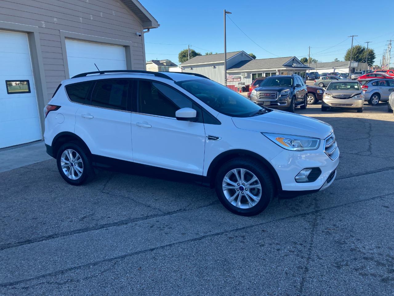 Ford Escape photo 2