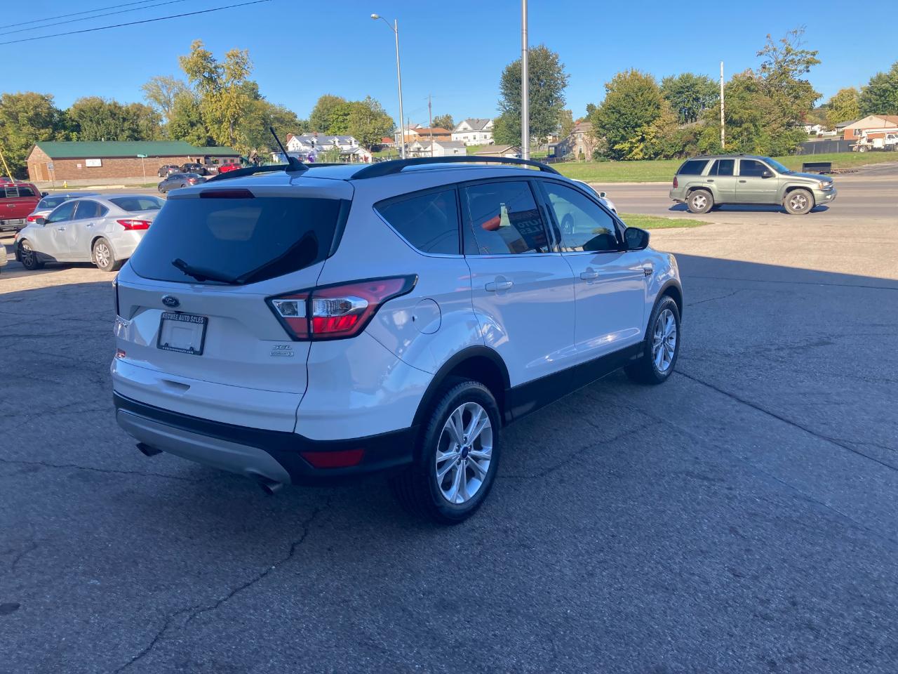Ford Escape photo 3