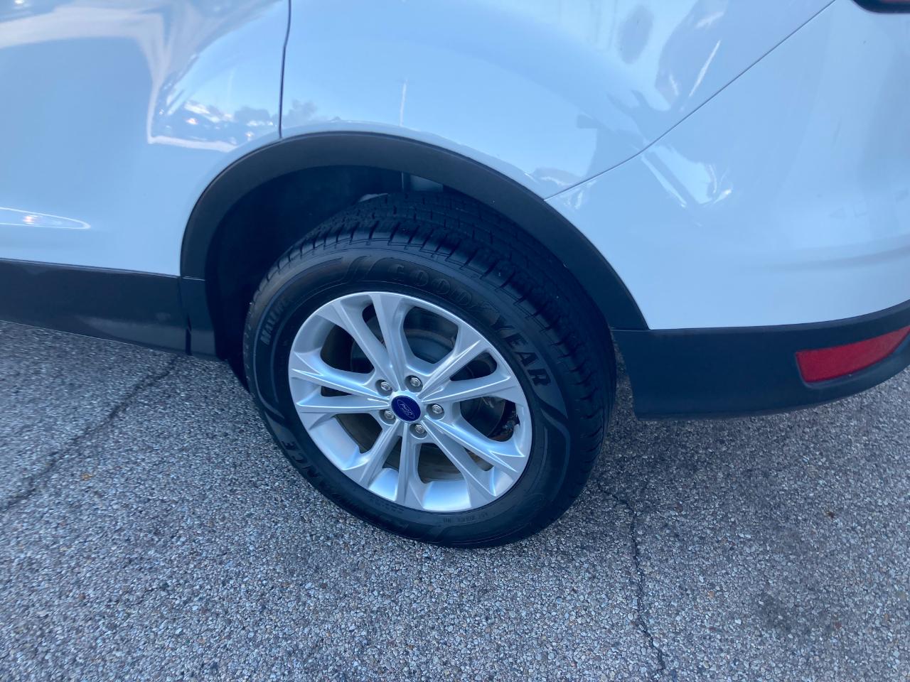 Ford Escape photo 5