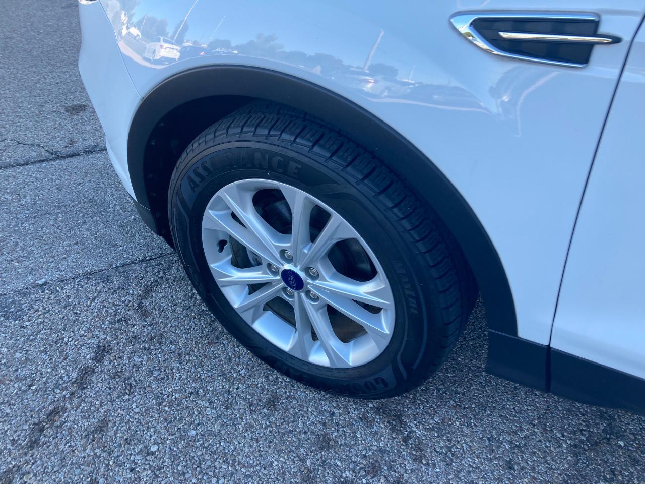 Ford Escape photo 6