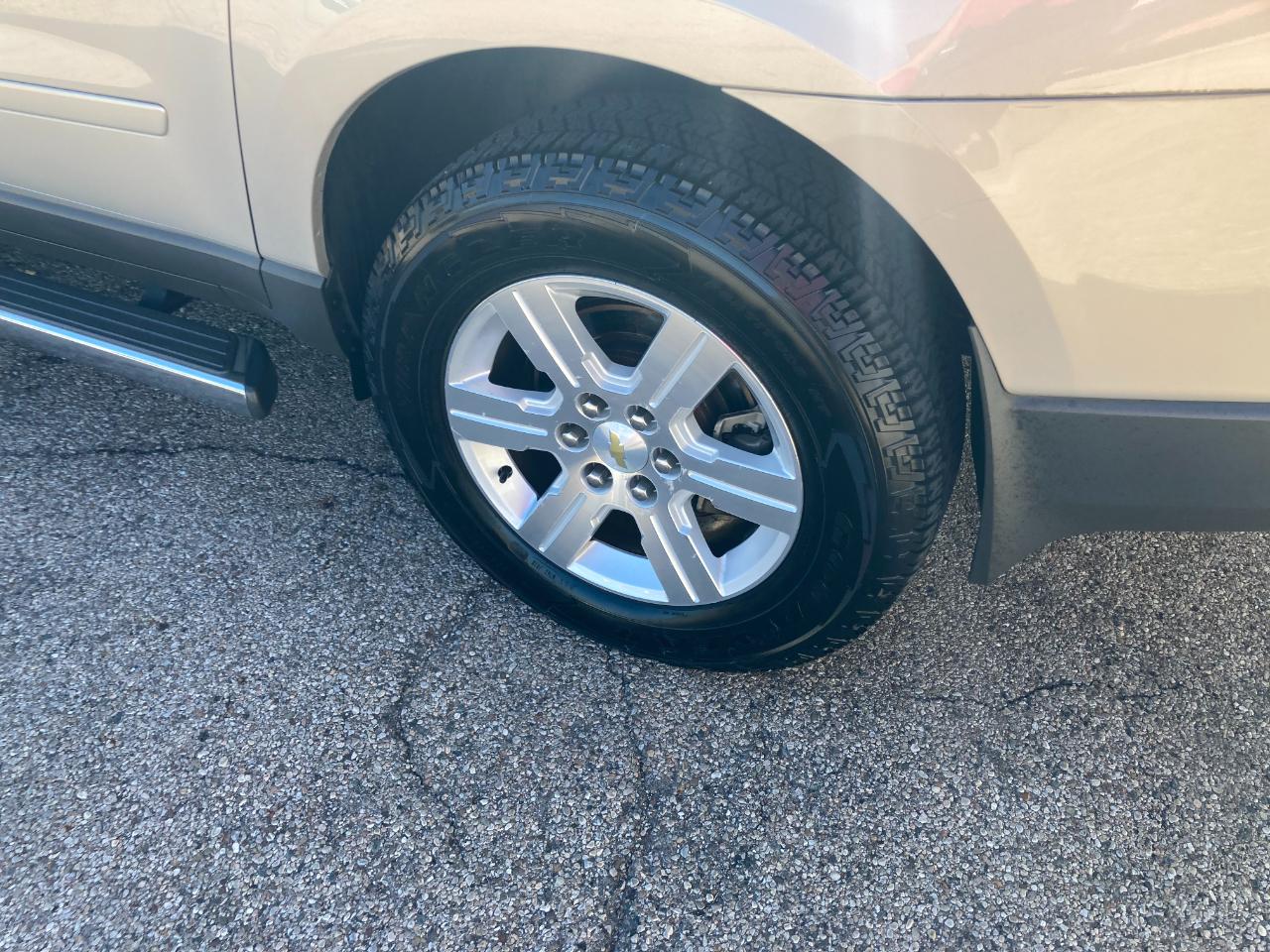 Chevrolet Traverse FWD 4dr LT w/2LT 2011