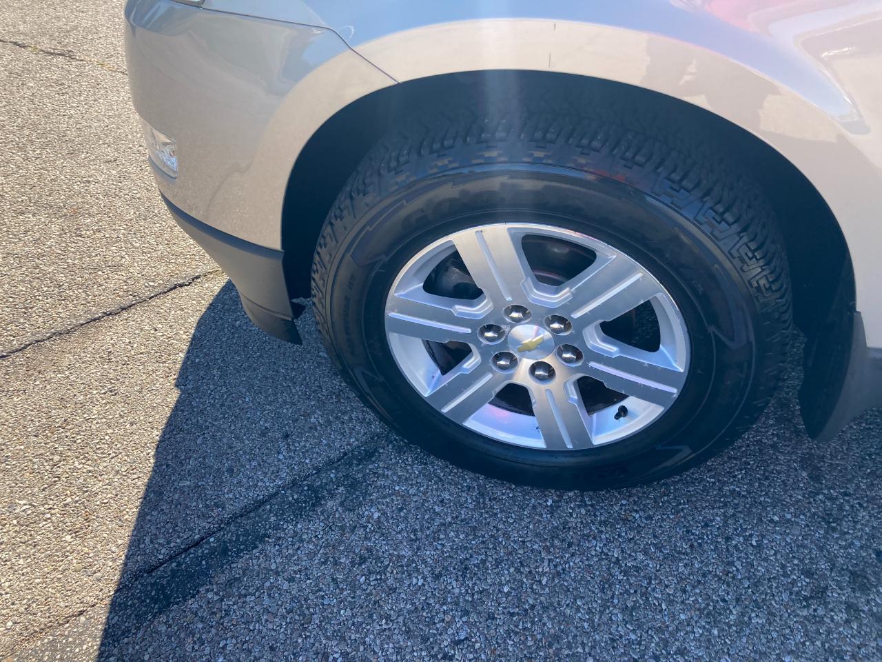 Chevrolet Traverse FWD 4dr LT w/2LT 2011