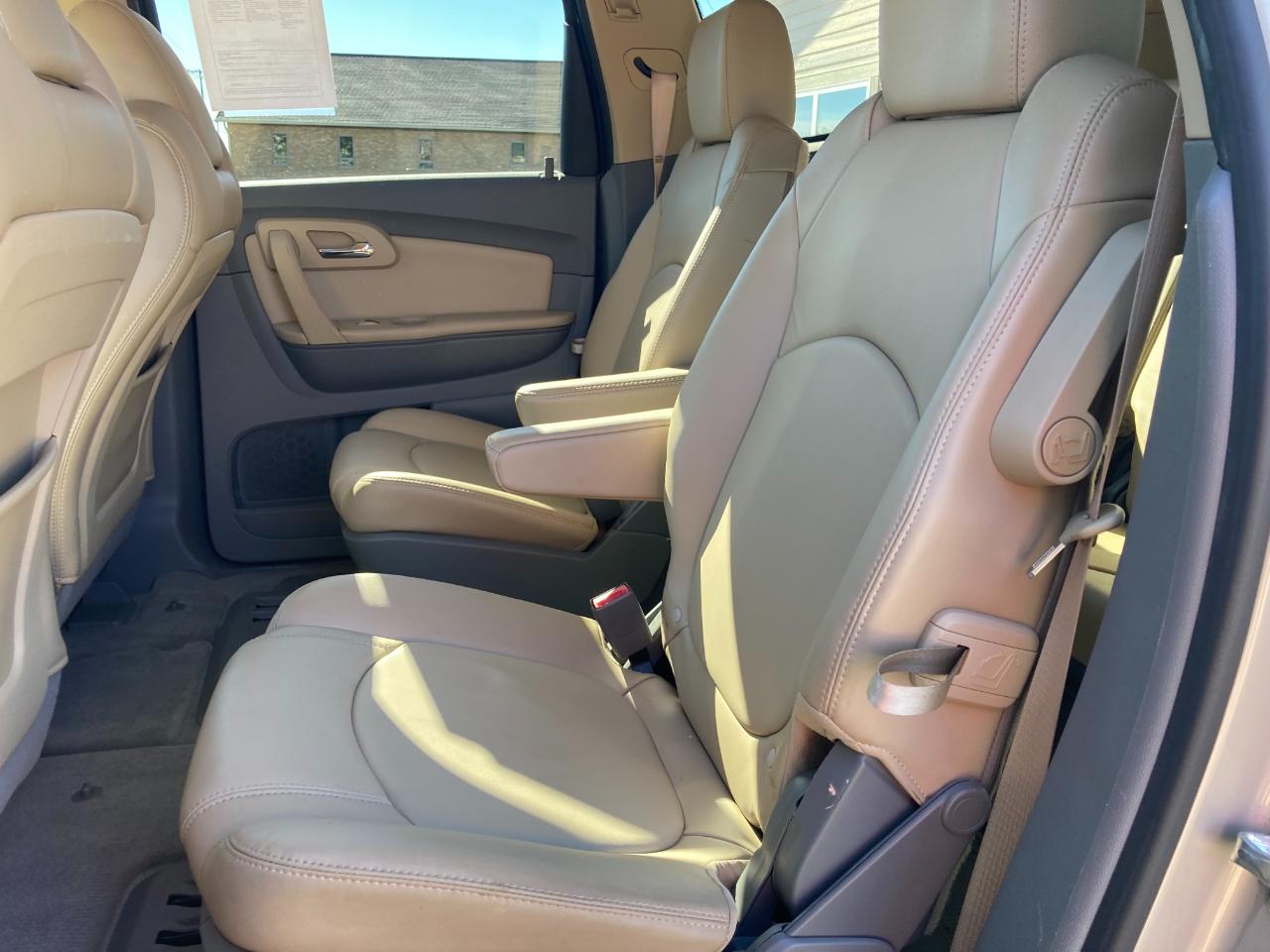 Chevrolet Traverse FWD 4dr LT w/2LT 2011