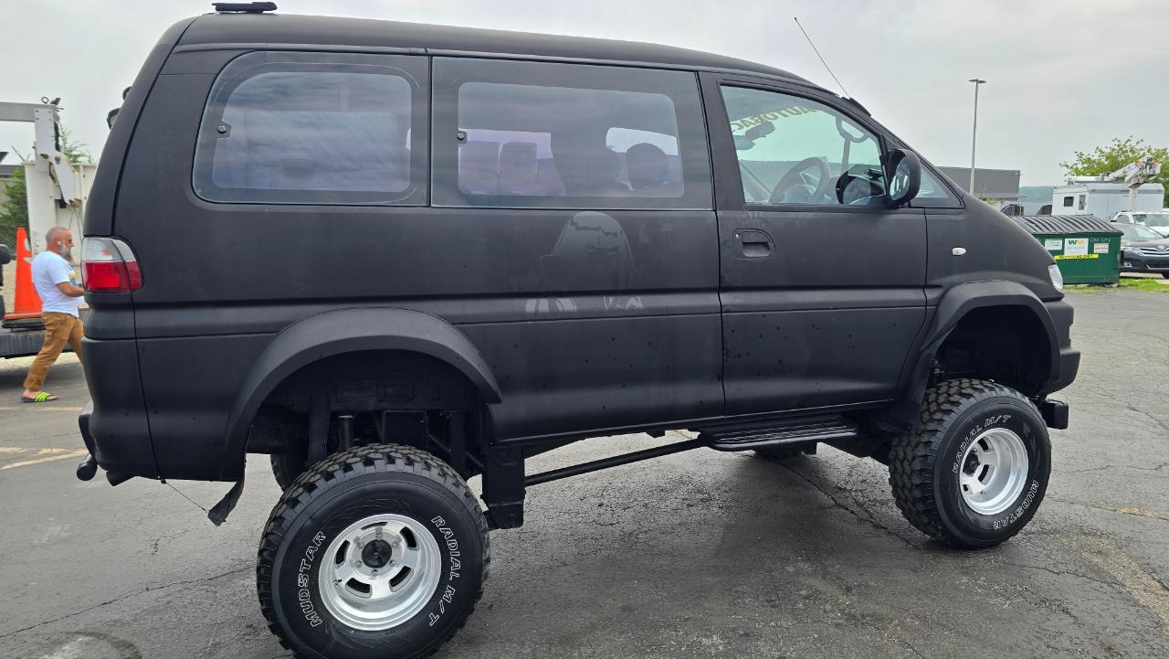 Mitsubishi Delica L400 Space Gear  1998