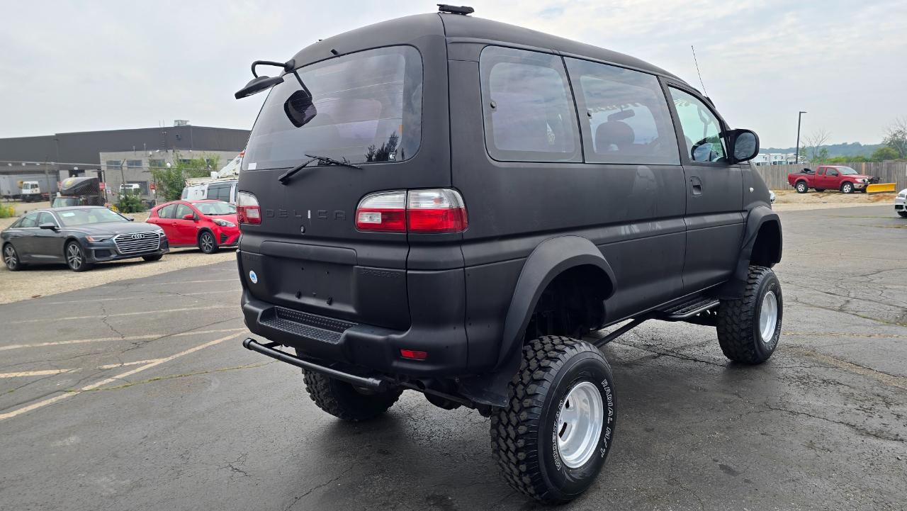 Mitsubishi Delica L400 Space Gear  1998