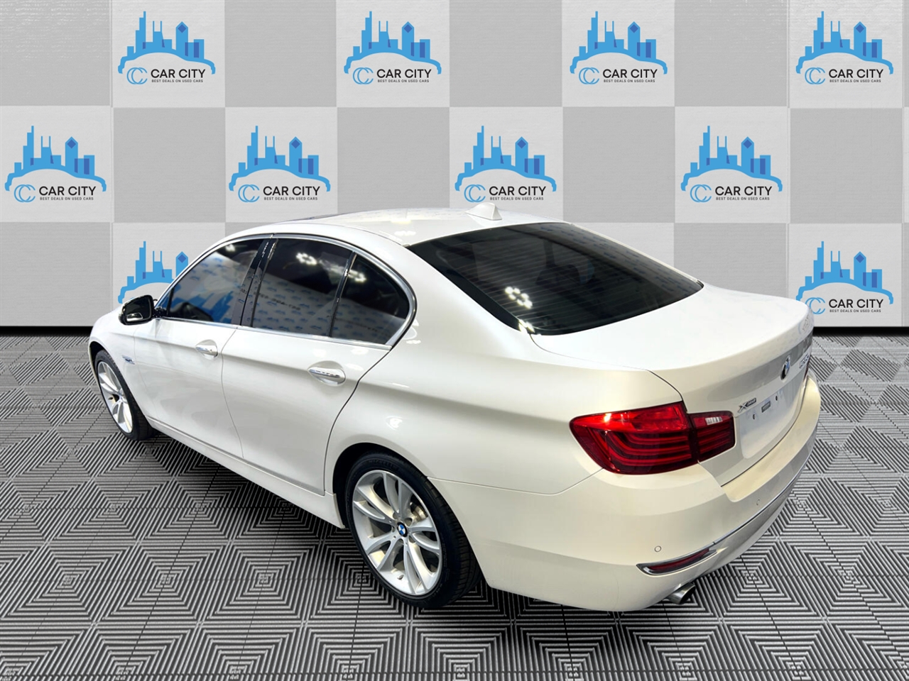 BMW 5-Series 535i xDrive 2016