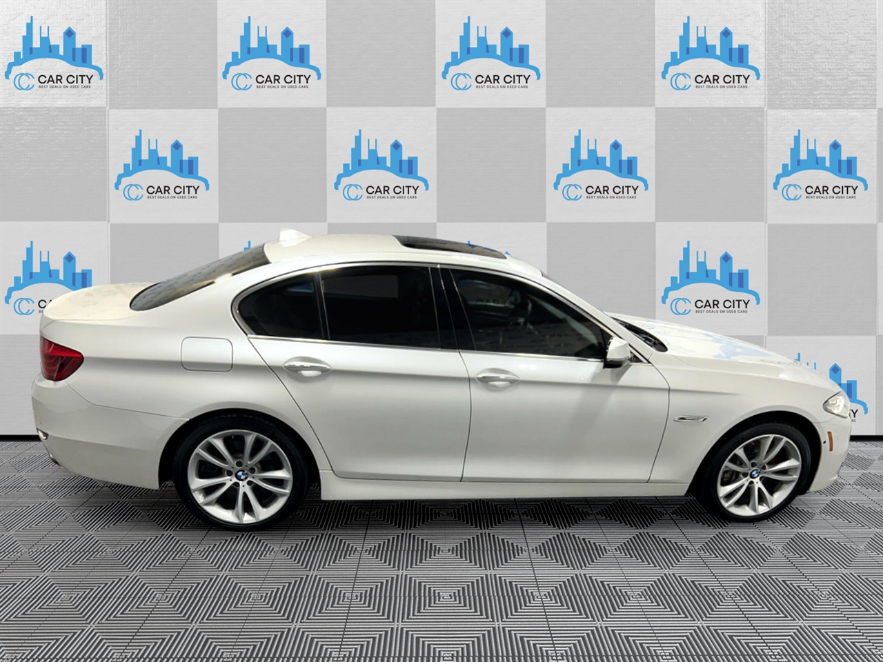 BMW 5-Series 535i xDrive 2016