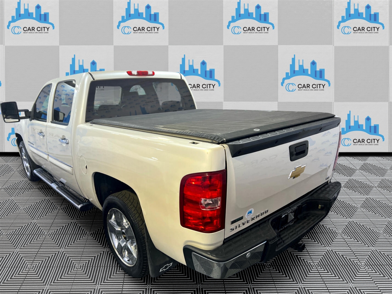 Chevrolet Silverado 1500 LTZ Crew Cab 4WD 2011