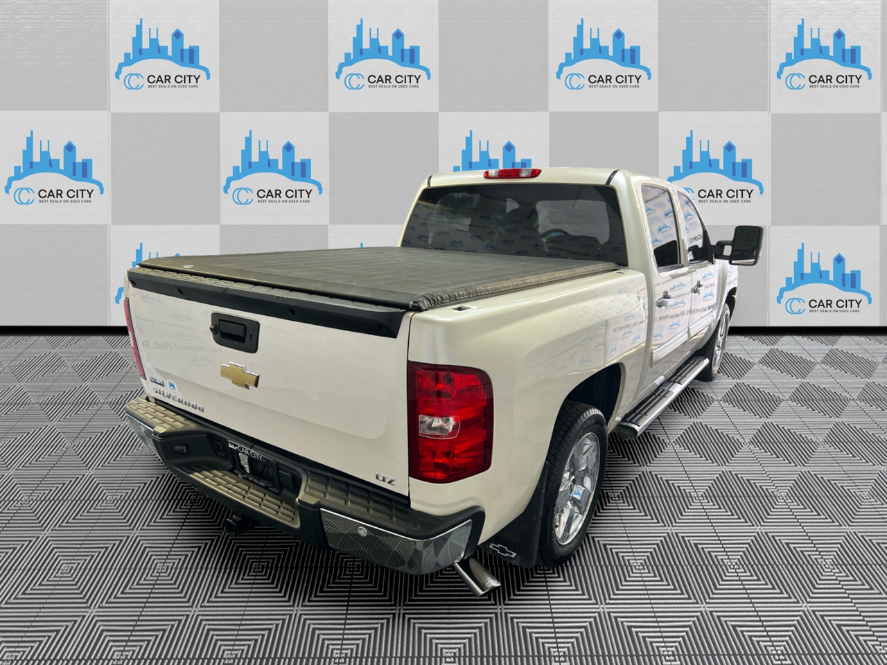 Chevrolet Silverado 1500 LTZ Crew Cab 4WD 2011