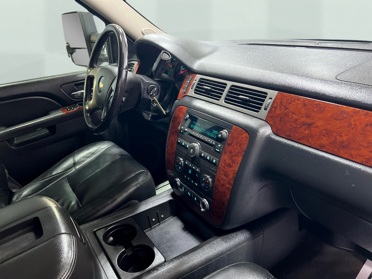 Chevrolet Silverado 1500 LTZ Crew Cab 4WD 2011