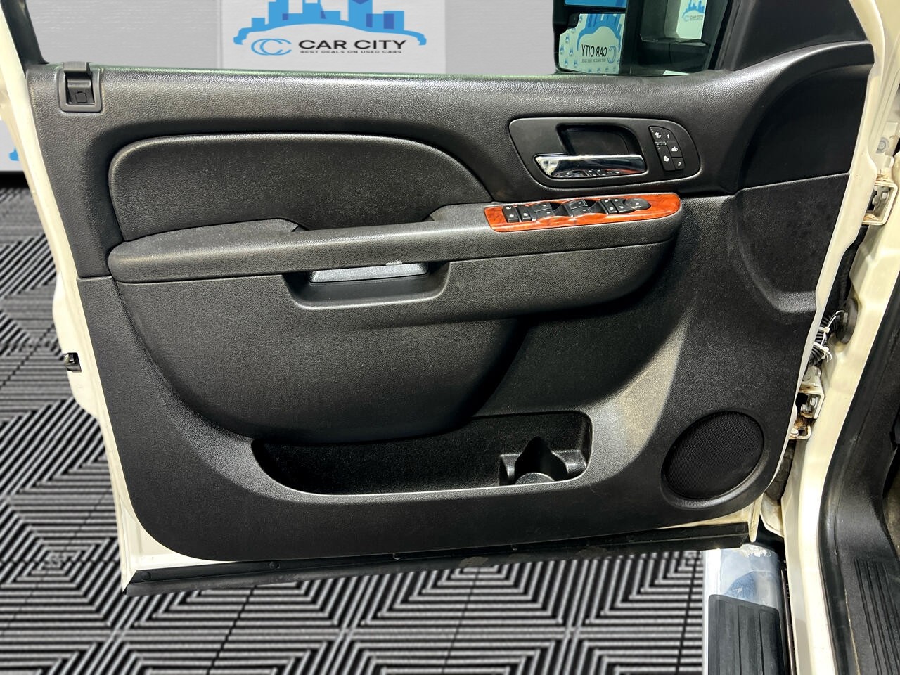 Chevrolet Silverado 1500 LTZ Crew Cab 4WD 2011