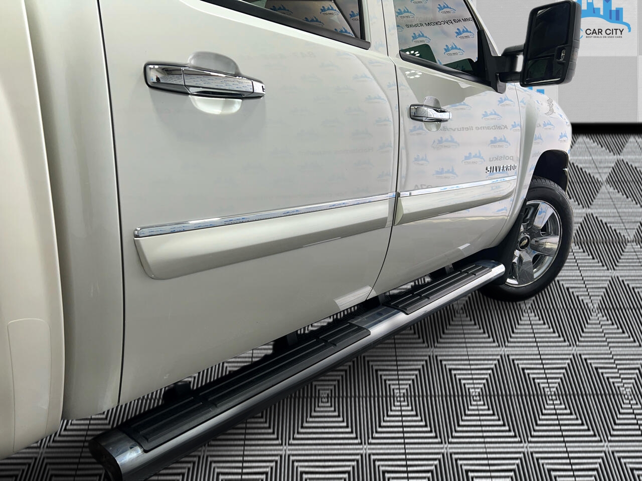 Chevrolet Silverado 1500 LTZ Crew Cab 4WD 2011