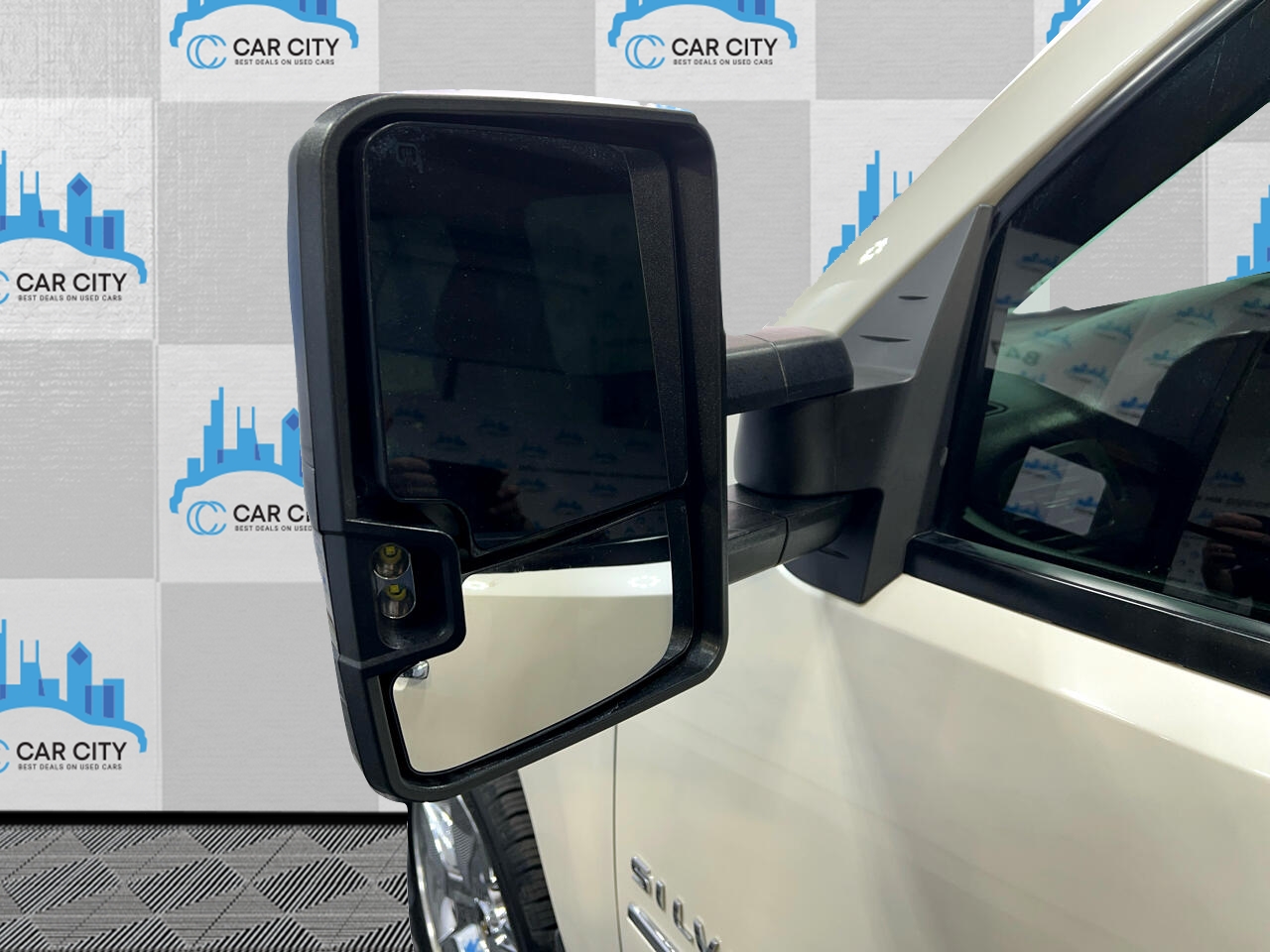 Chevrolet Silverado 1500 LTZ Crew Cab 4WD 2011