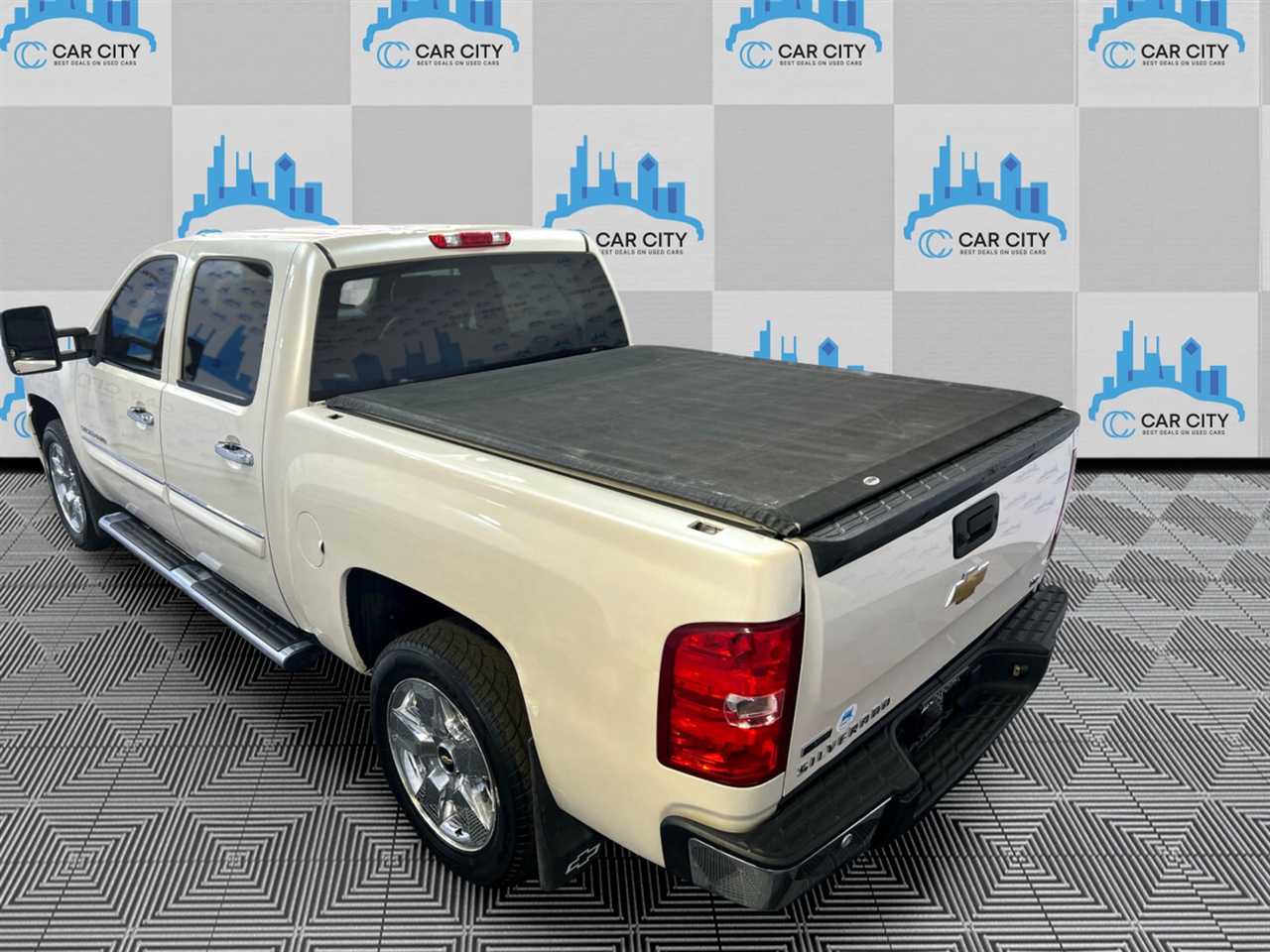 Chevrolet Silverado 1500 LTZ Crew Cab 4WD 2011