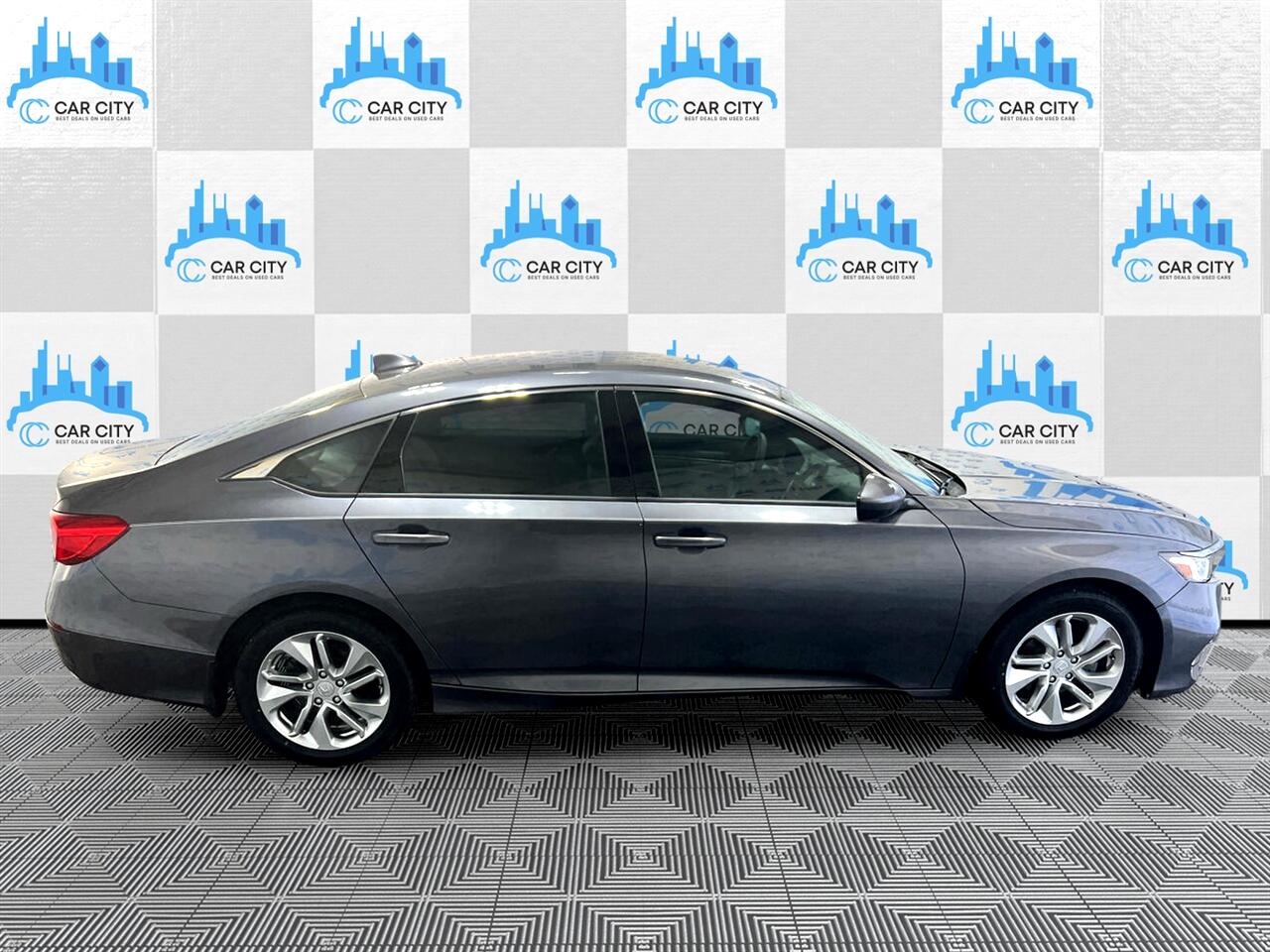 2018 Honda Accord LX photo 11
