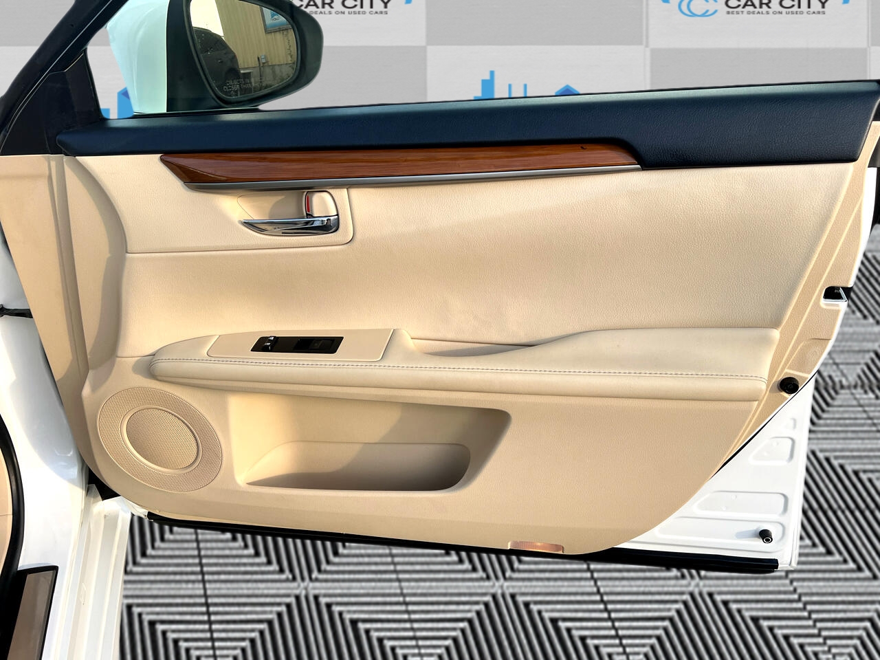 Lexus ES 300h Luxury 2014