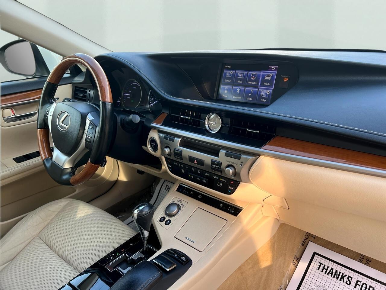 Lexus ES 300h Luxury 2014