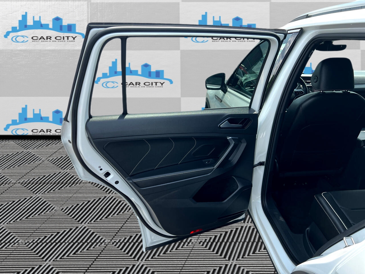 Volkswagen Tiguan SEL R-Line 4MOTION 2022