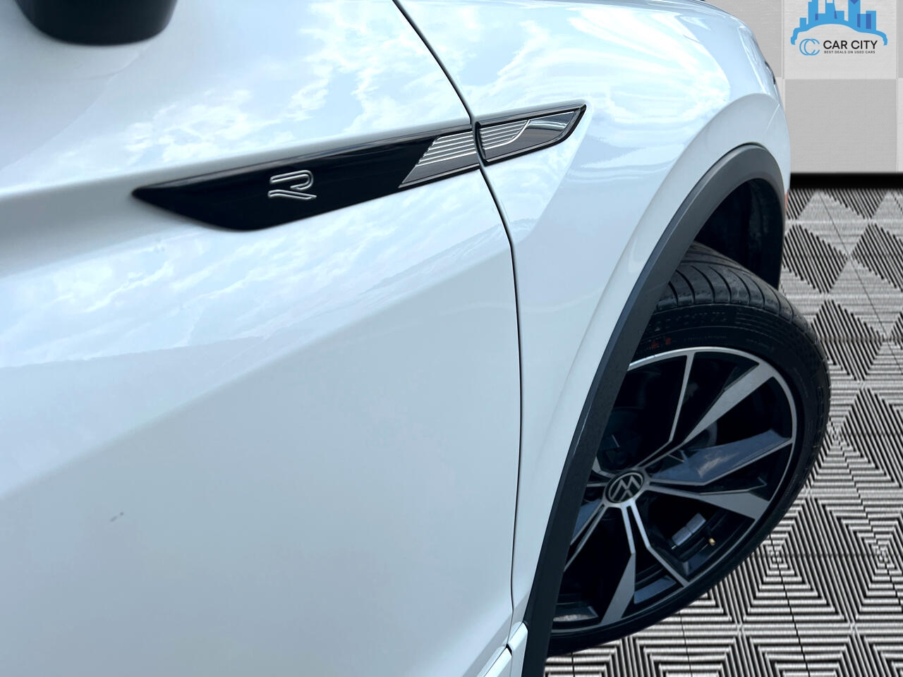 Volkswagen Tiguan SEL R-Line 4MOTION 2022