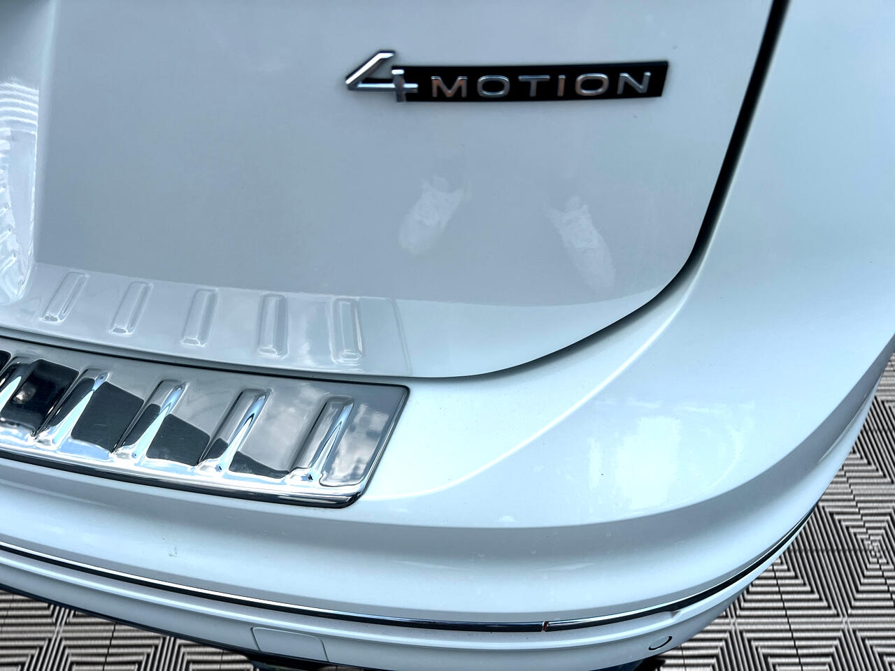 Volkswagen Tiguan SEL R-Line 4MOTION 2022