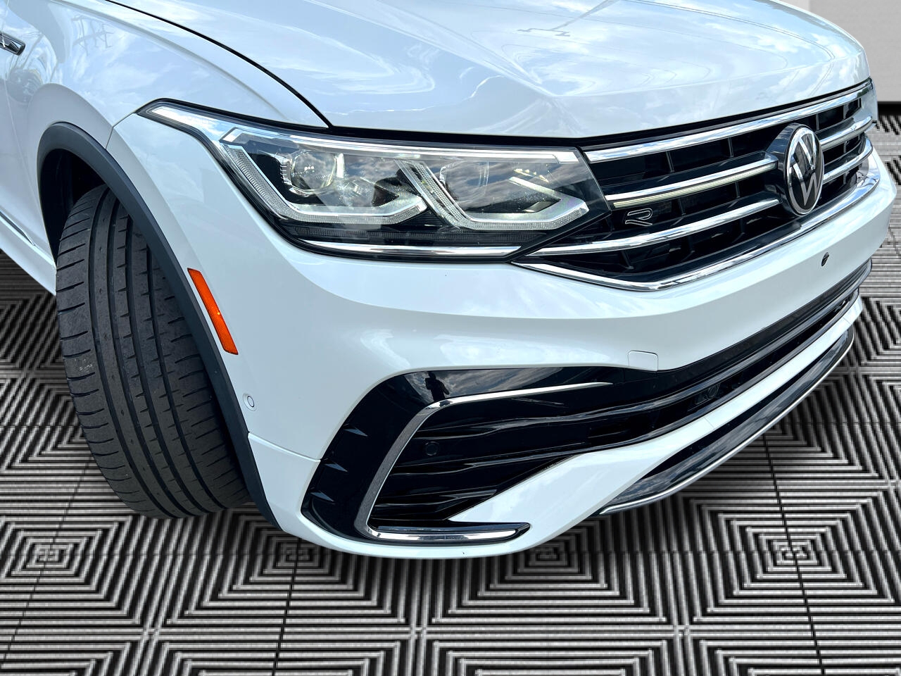 Volkswagen Tiguan SEL R-Line 4MOTION 2022