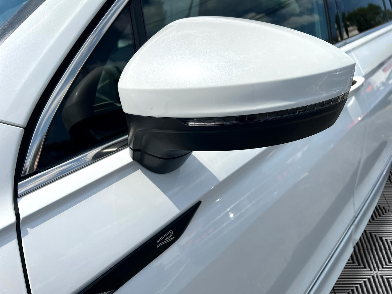 Volkswagen Tiguan SEL R-Line 4MOTION 2022