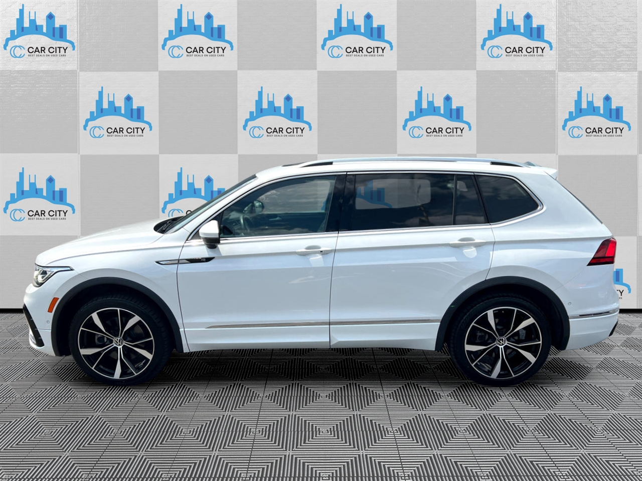 Volkswagen Tiguan SEL R-Line 4MOTION 2022