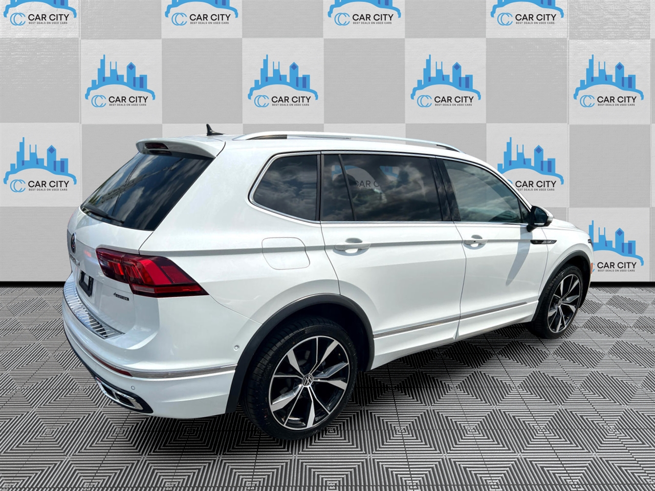 Volkswagen Tiguan SEL R-Line 4MOTION 2022