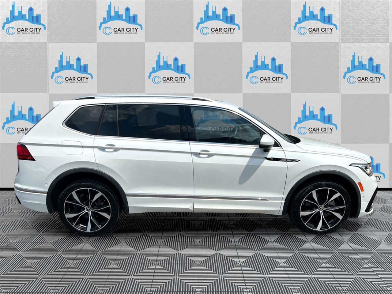 Volkswagen Tiguan SEL R-Line 4MOTION 2022
