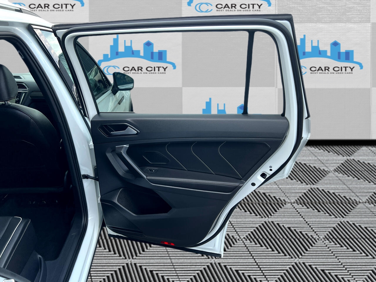 Volkswagen Tiguan SEL R-Line 4MOTION 2022