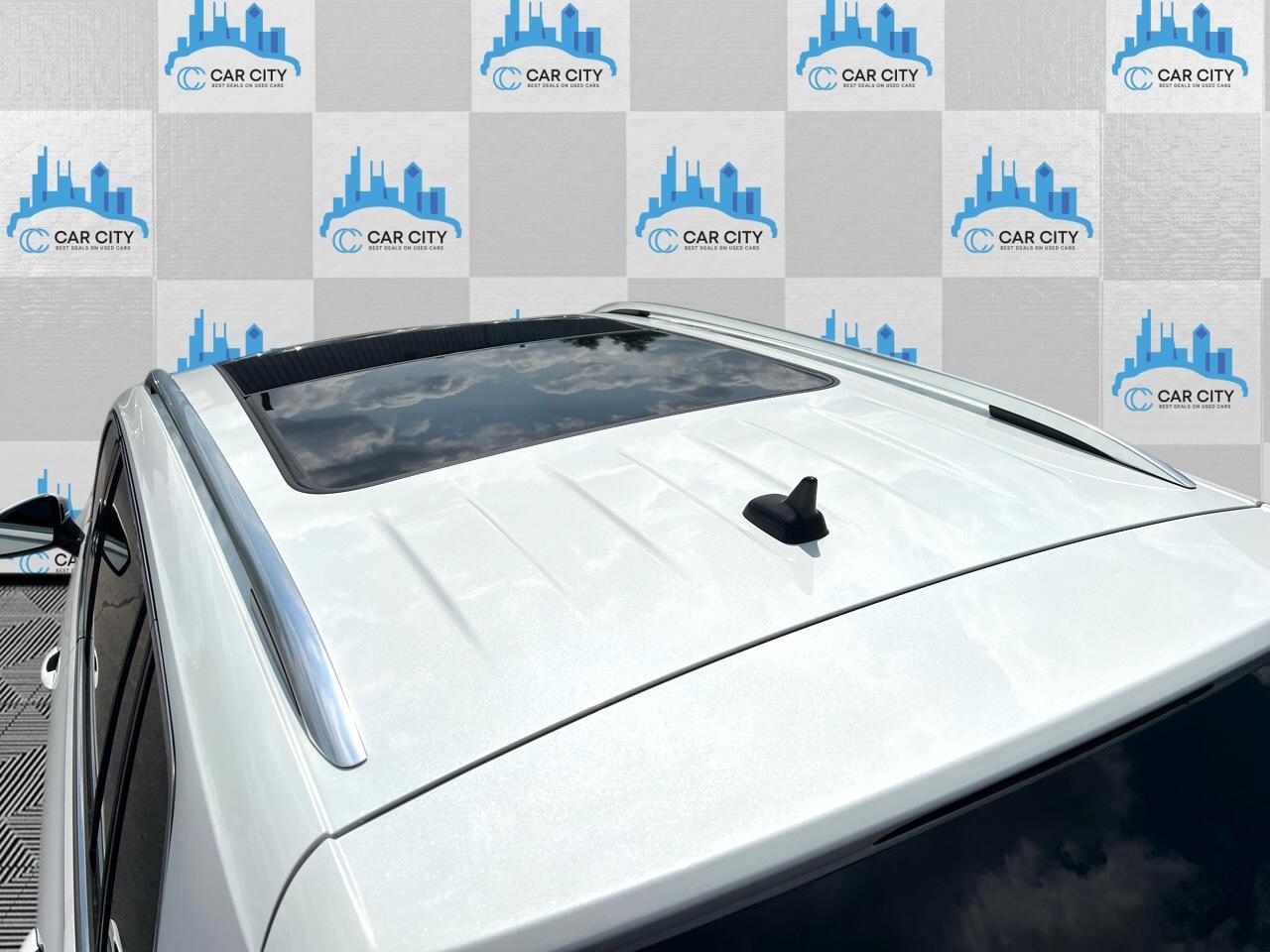 Volkswagen Tiguan SEL R-Line 4MOTION 2022