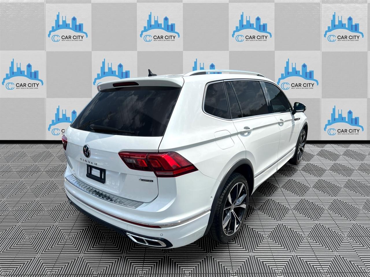 Volkswagen Tiguan SEL R-Line 4MOTION 2022