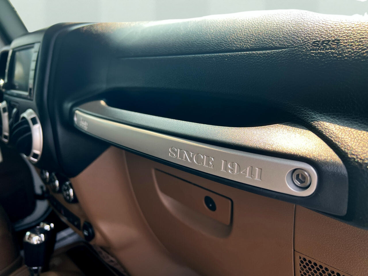 Jeep Wrangler Unlimited Sahara 4WD 2015