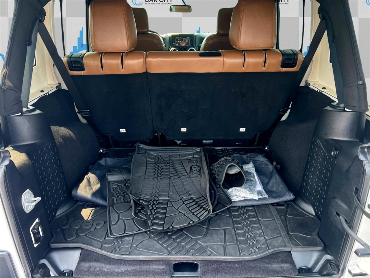 Jeep Wrangler Unlimited Sahara 4WD 2015