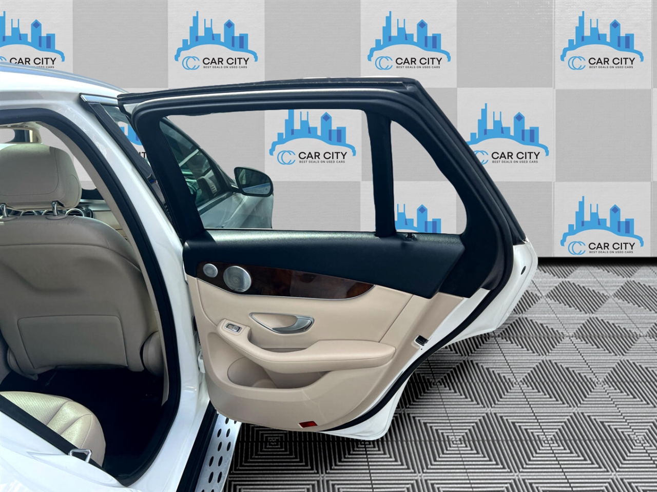 Mercedes-Benz GLC-Class GLC300 4MATIC 2017