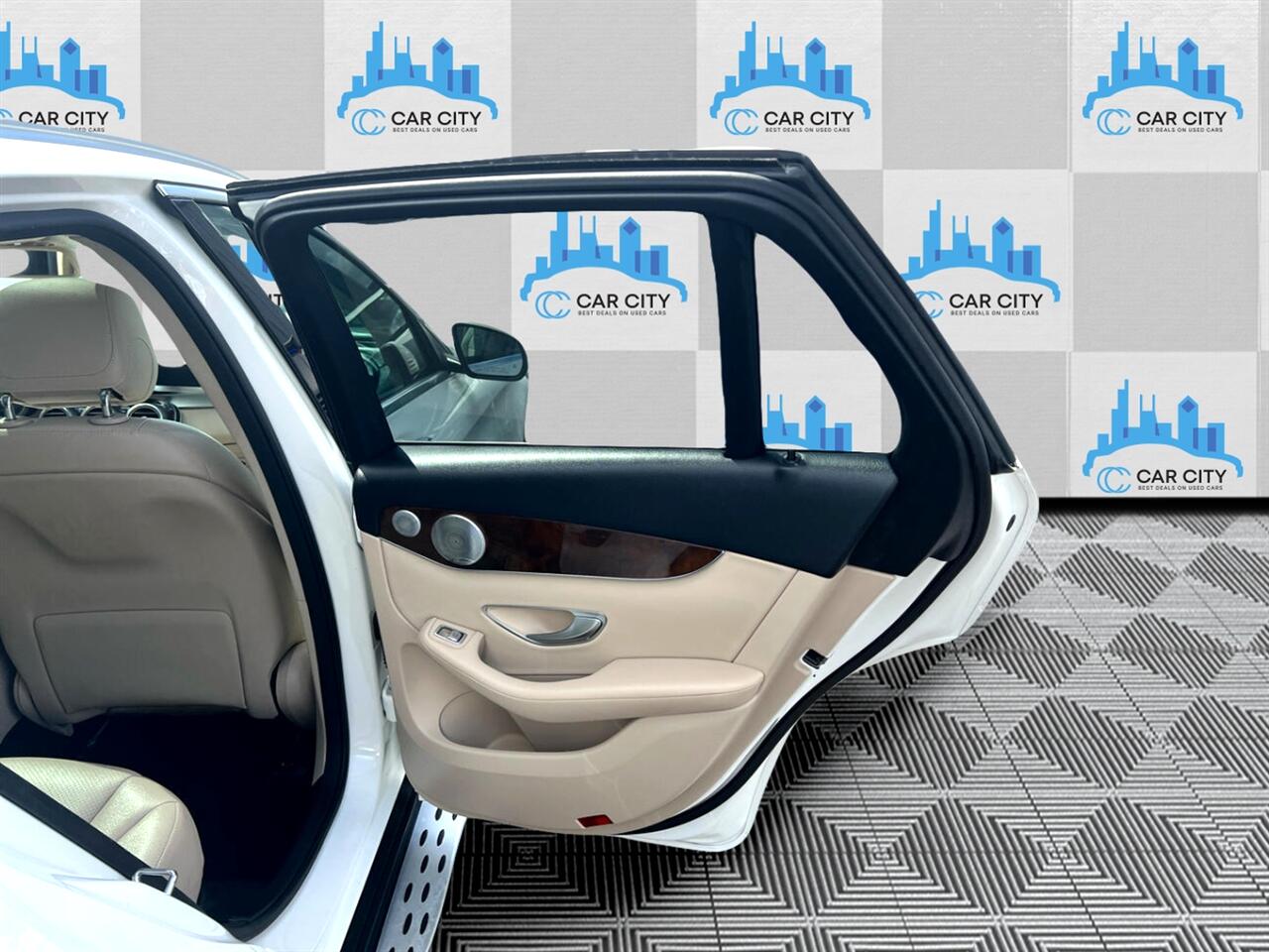 Mercedes-Benz GLC-Class GLC300 4MATIC 2017