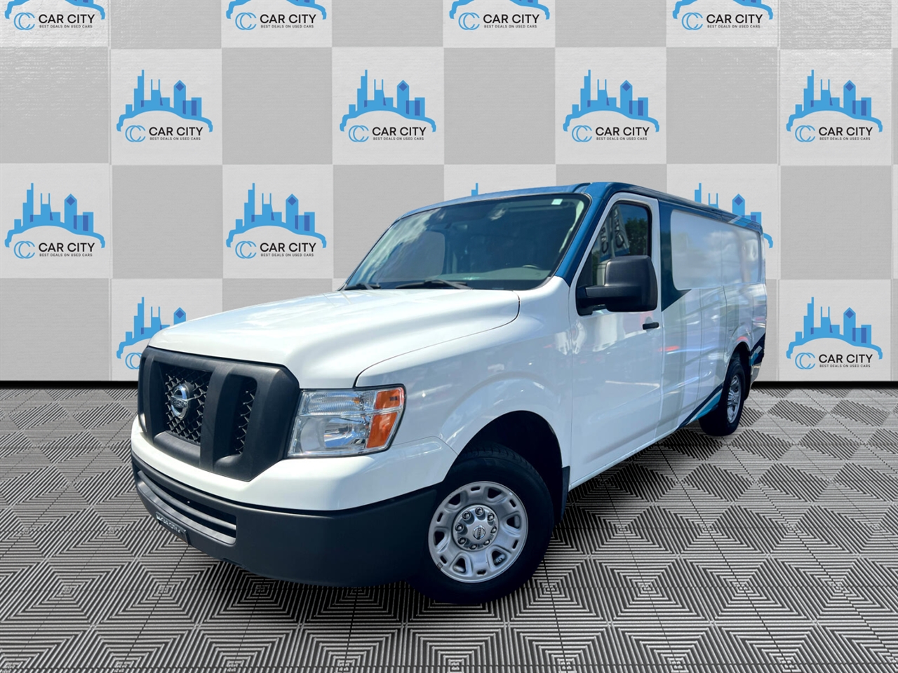 2016 Nissan NV1500 photo 2