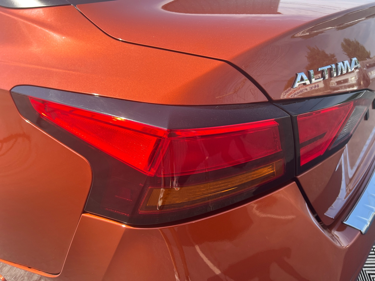 2022 Nissan Altima SR photo 7