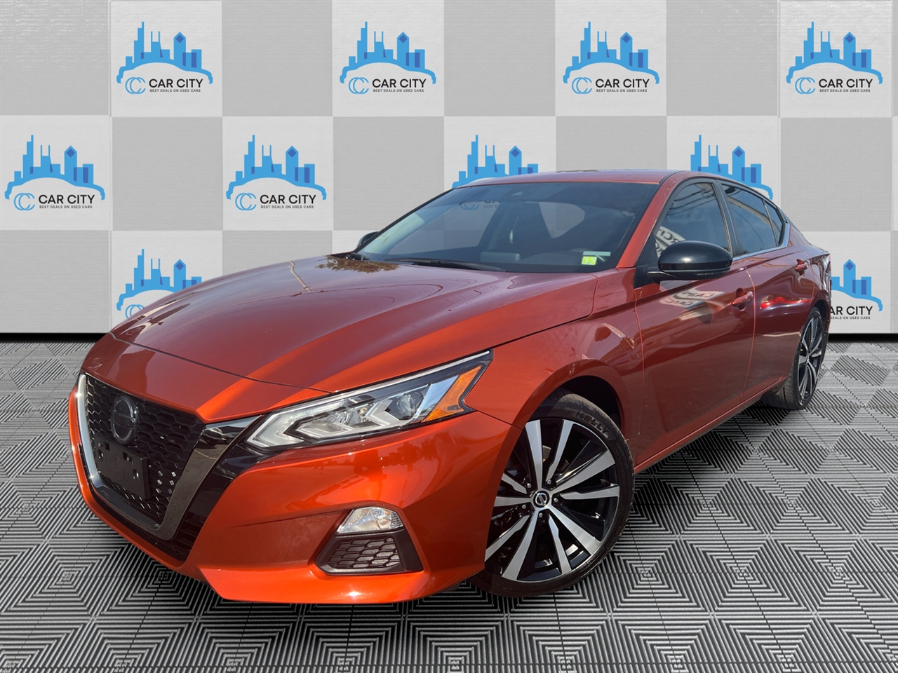 2022 Nissan Altima SR photo 9