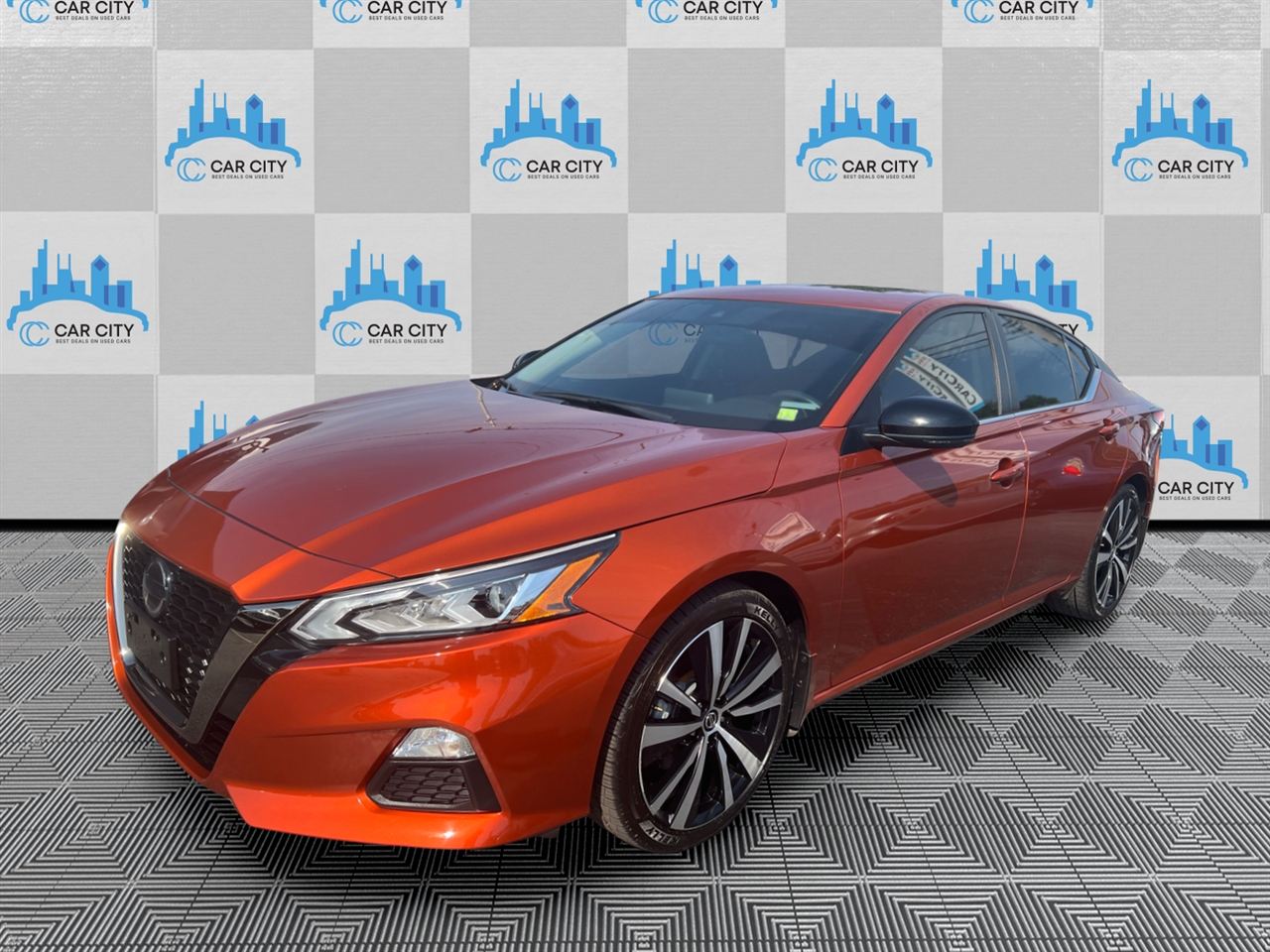 2022 Nissan Altima SR photo 10