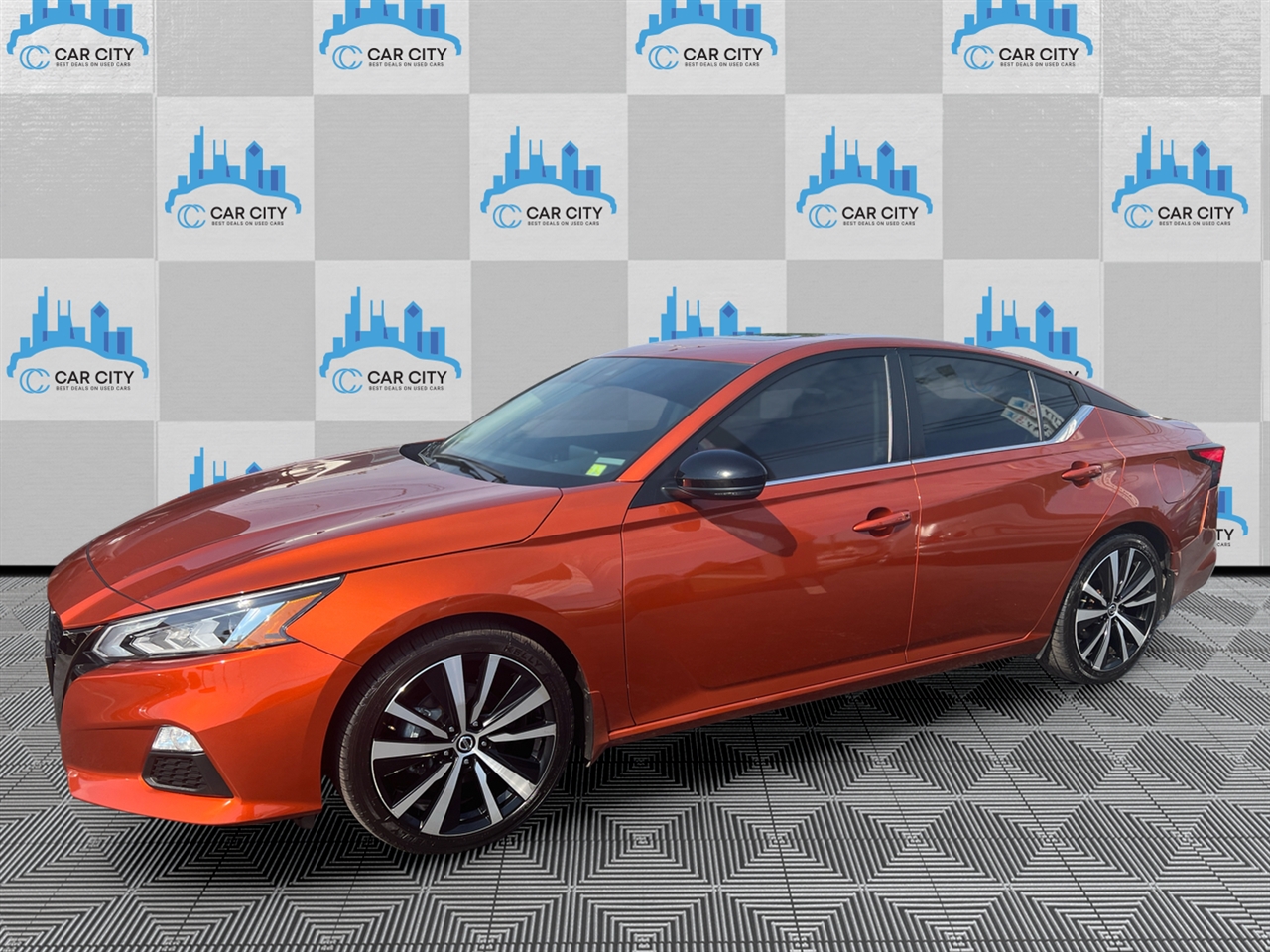 2022 Nissan Altima SR photo 13